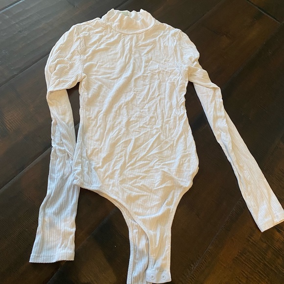 White ribbed turtleneck bodysuit - Picture 1 of 2